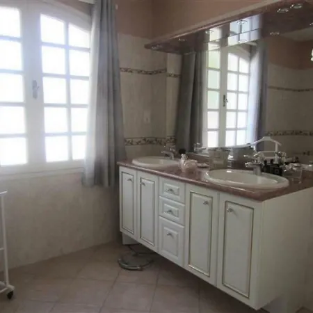 Holiday home House Sur Gironde Magnifique Maison Avec Piscine Privee Proche Plage